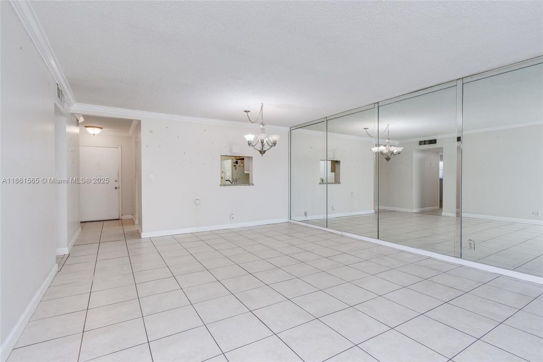 Недавно продано: $199,000 (2 спален, 2 ванн, 1092 Квадратных фут)