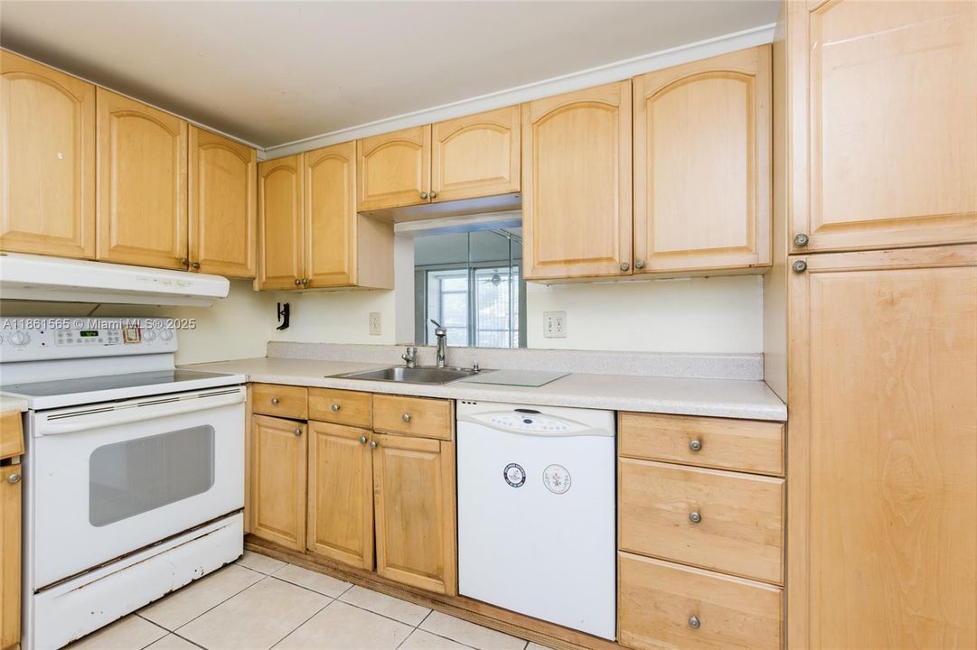 Недавно продано: $199,000 (2 спален, 2 ванн, 1092 Квадратных фут)