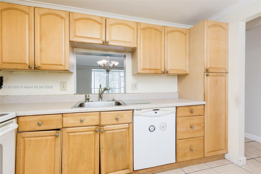 Недавно продано: $199,000 (2 спален, 2 ванн, 1092 Квадратных фут)