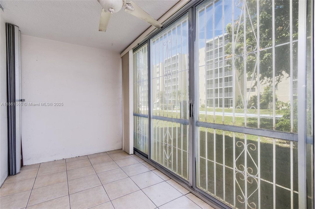 Недавно продано: $199,000 (2 спален, 2 ванн, 1092 Квадратных фут)