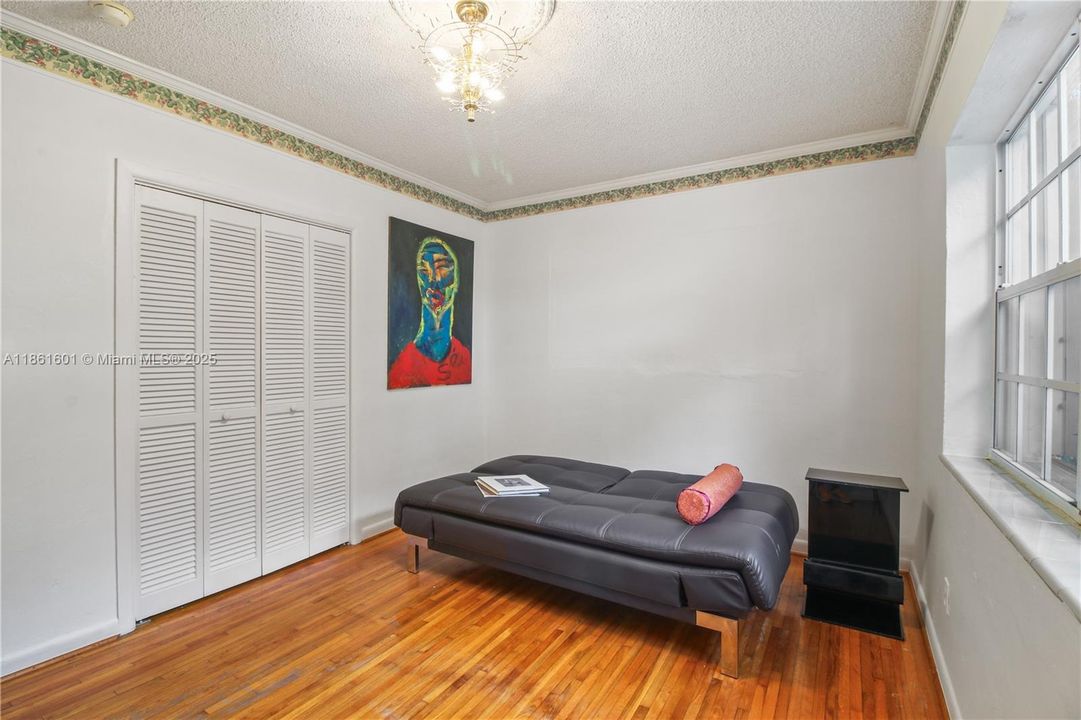 For Sale: $775,000 (3 beds, 2 baths, 1302 Square Feet)