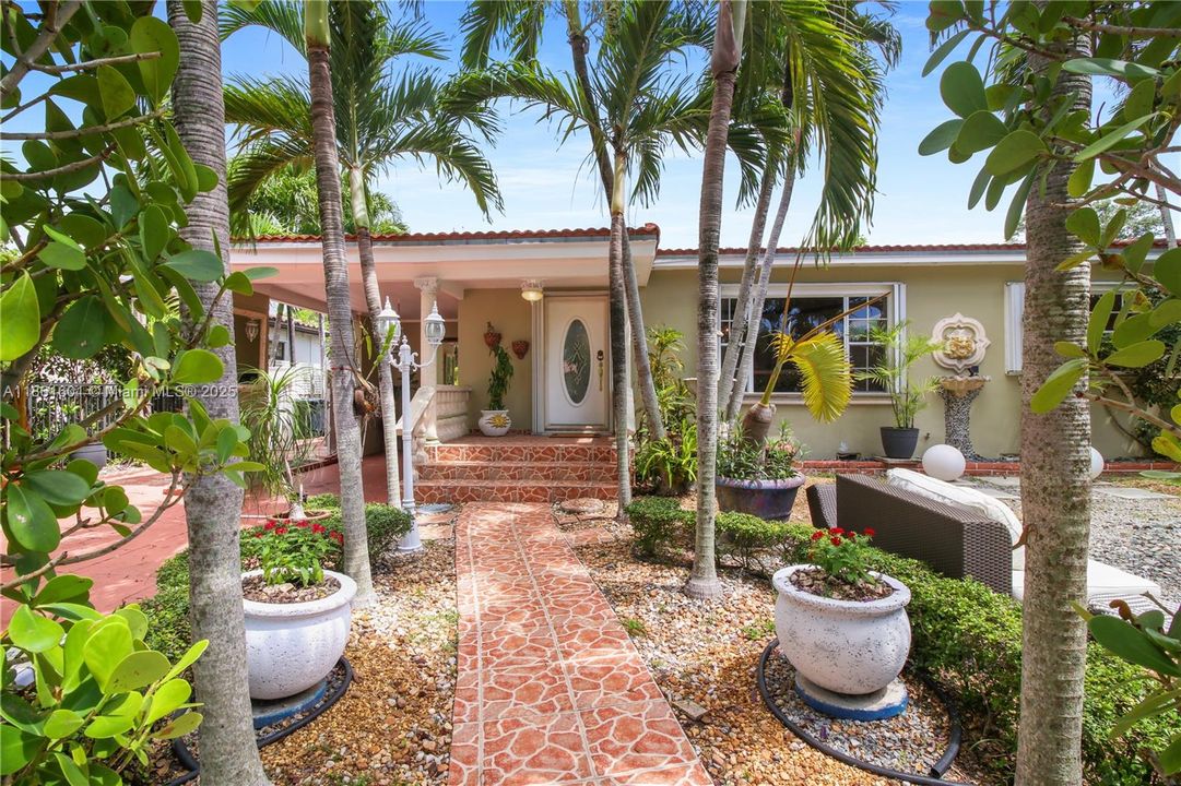 For Sale: $775,000 (3 beds, 2 baths, 1302 Square Feet)