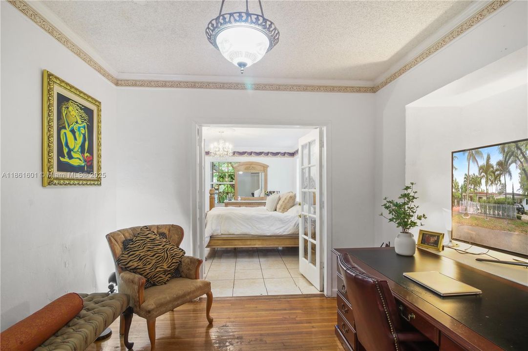 For Sale: $775,000 (3 beds, 2 baths, 1302 Square Feet)