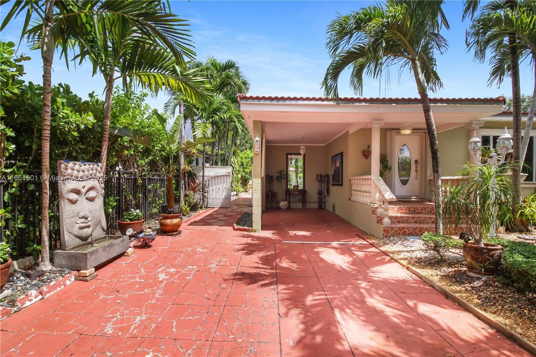 For Sale: $775,000 (3 beds, 2 baths, 1302 Square Feet)