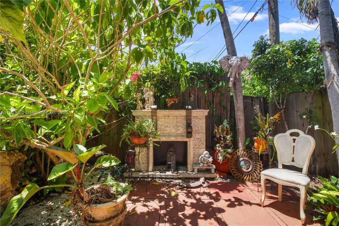 For Sale: $775,000 (3 beds, 2 baths, 1302 Square Feet)