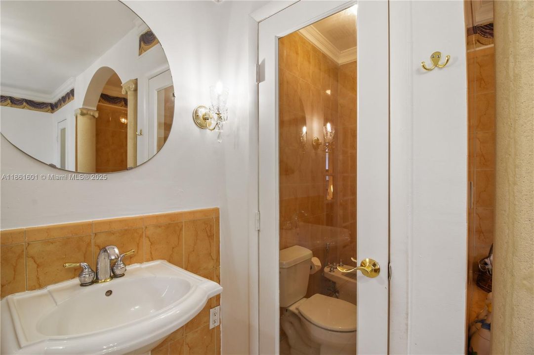 For Sale: $775,000 (3 beds, 2 baths, 1302 Square Feet)