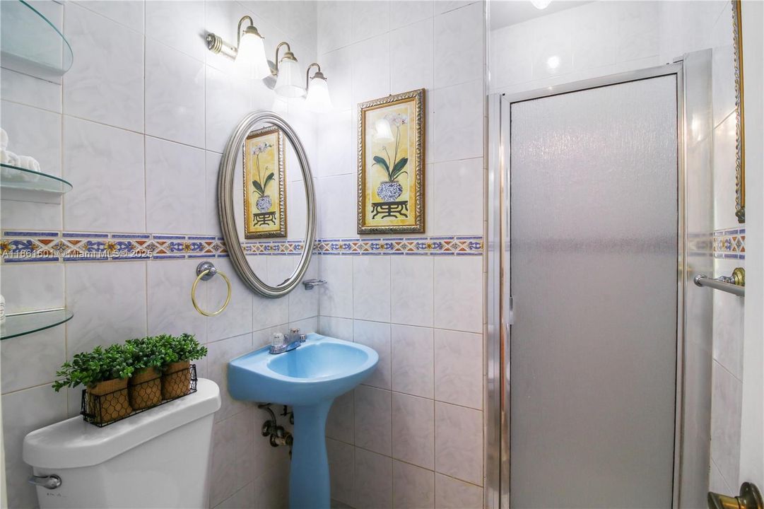 For Sale: $775,000 (3 beds, 2 baths, 1302 Square Feet)