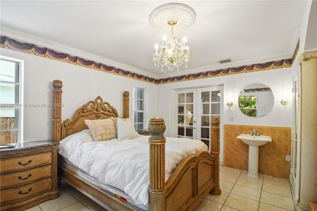 For Sale: $775,000 (3 beds, 2 baths, 1302 Square Feet)