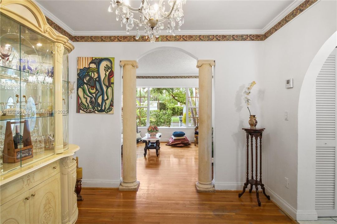 For Sale: $775,000 (3 beds, 2 baths, 1302 Square Feet)