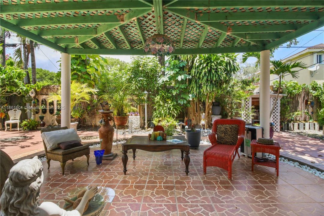 For Sale: $775,000 (3 beds, 2 baths, 1302 Square Feet)