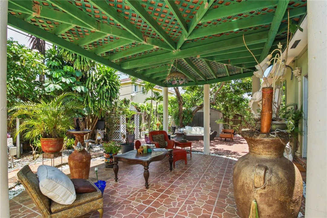 For Sale: $775,000 (3 beds, 2 baths, 1302 Square Feet)