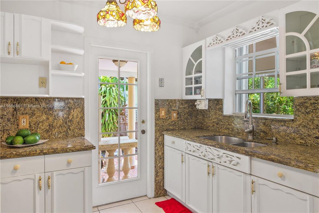 For Sale: $775,000 (3 beds, 2 baths, 1302 Square Feet)