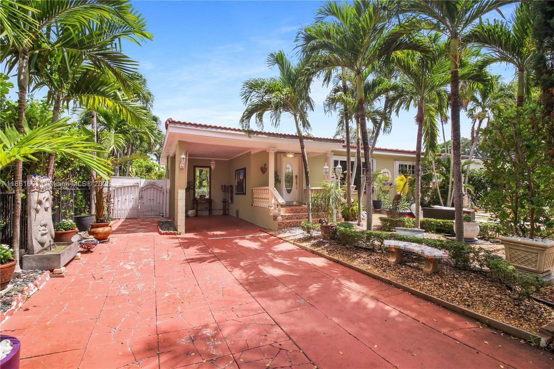 For Sale: $775,000 (3 beds, 2 baths, 1302 Square Feet)