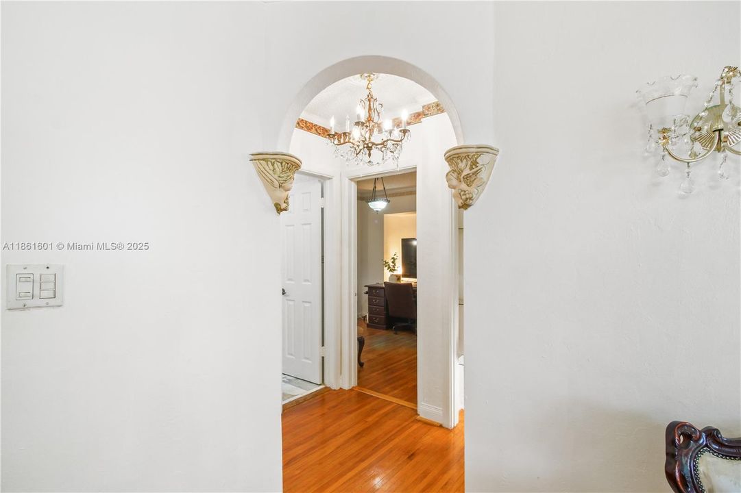 For Sale: $775,000 (3 beds, 2 baths, 1302 Square Feet)