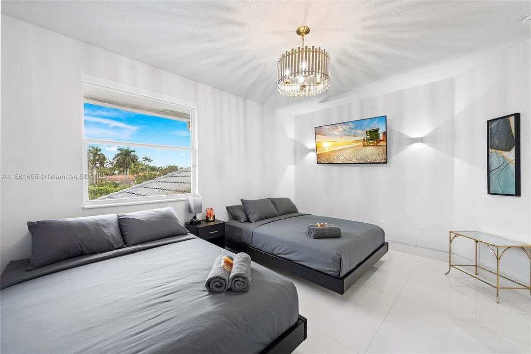 Recently Rented: $28,500 (7 beds, 3 baths, 6081 Square Feet)