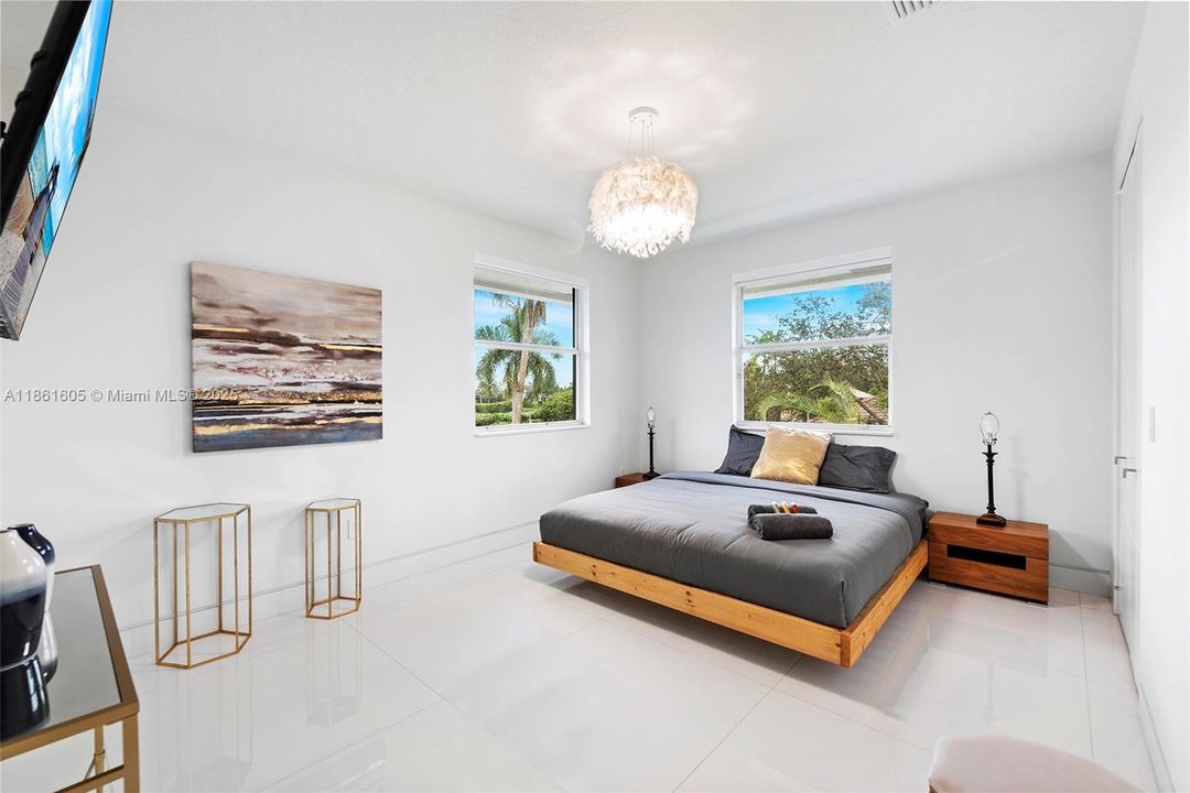 Recently Rented: $28,500 (7 beds, 3 baths, 6081 Square Feet)