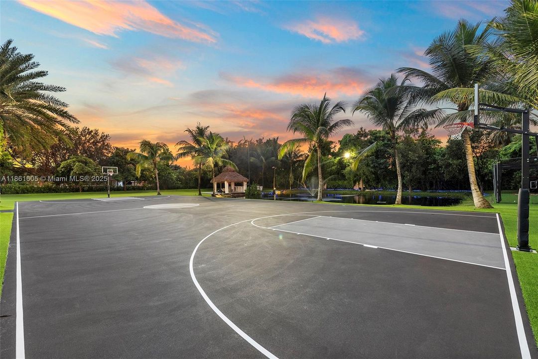 Recently Rented: $28,500 (7 beds, 3 baths, 6081 Square Feet)