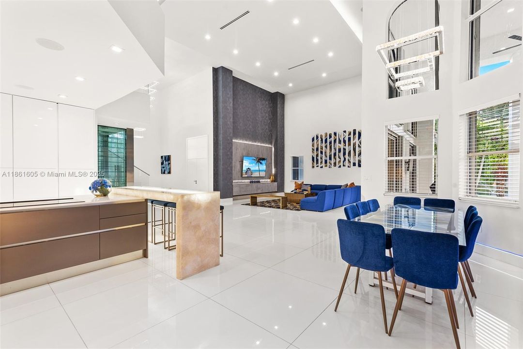 Recently Rented: $28,500 (7 beds, 3 baths, 6081 Square Feet)