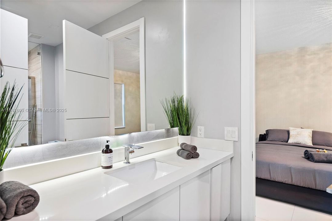 Recently Rented: $28,500 (7 beds, 3 baths, 6081 Square Feet)