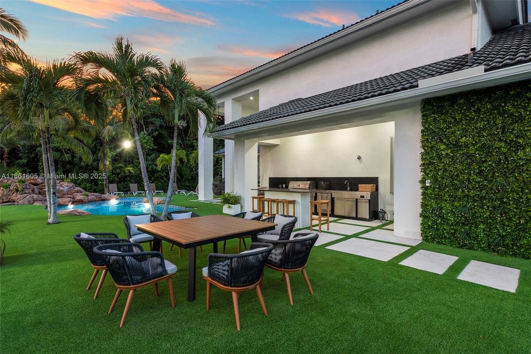 Recently Rented: $28,500 (7 beds, 3 baths, 6081 Square Feet)