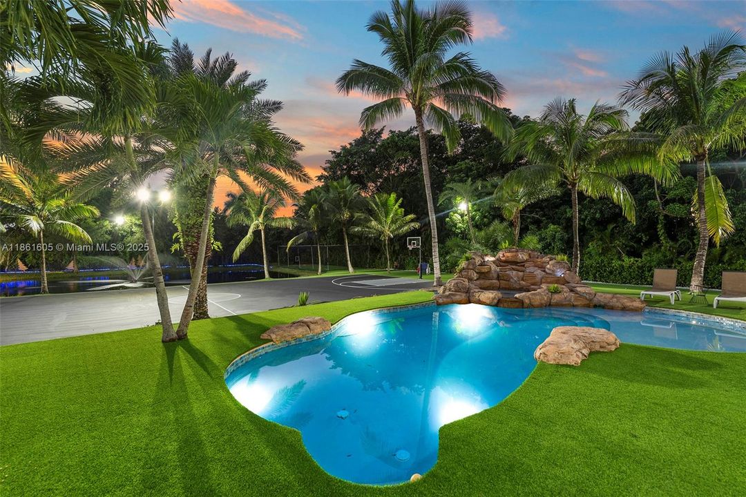 Recently Rented: $28,500 (7 beds, 3 baths, 6081 Square Feet)