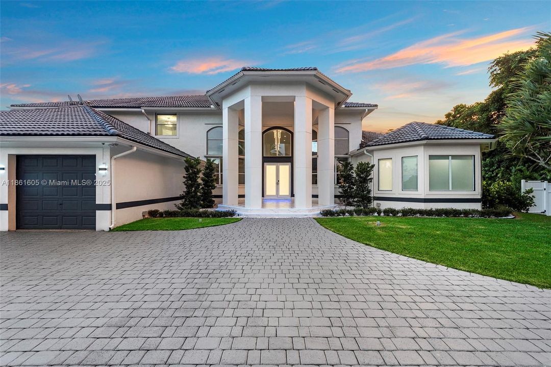 Recently Rented: $28,500 (7 beds, 3 baths, 6081 Square Feet)