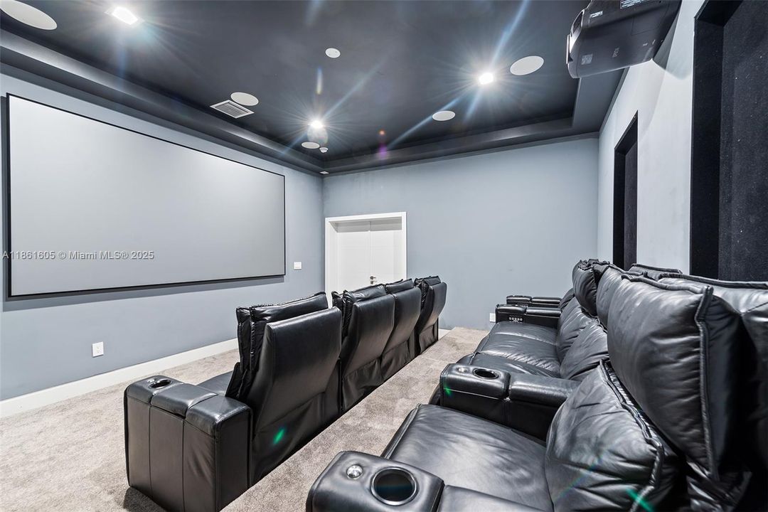 Recently Rented: $28,500 (7 beds, 3 baths, 6081 Square Feet)