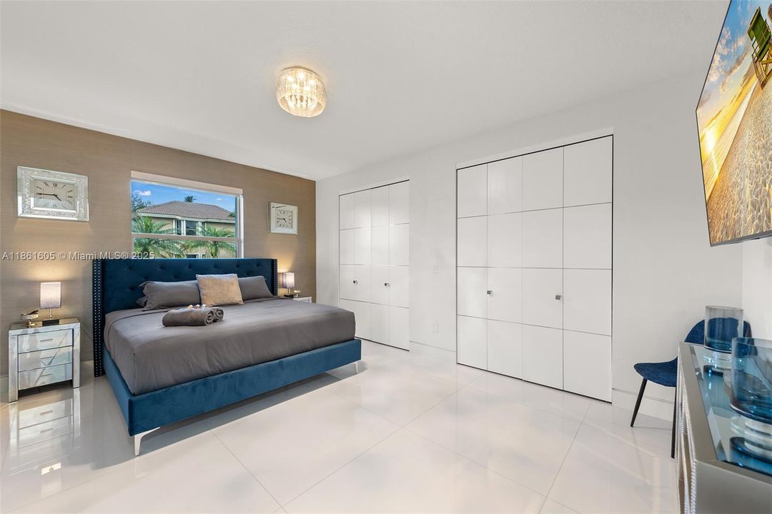 Recently Rented: $28,500 (7 beds, 3 baths, 6081 Square Feet)