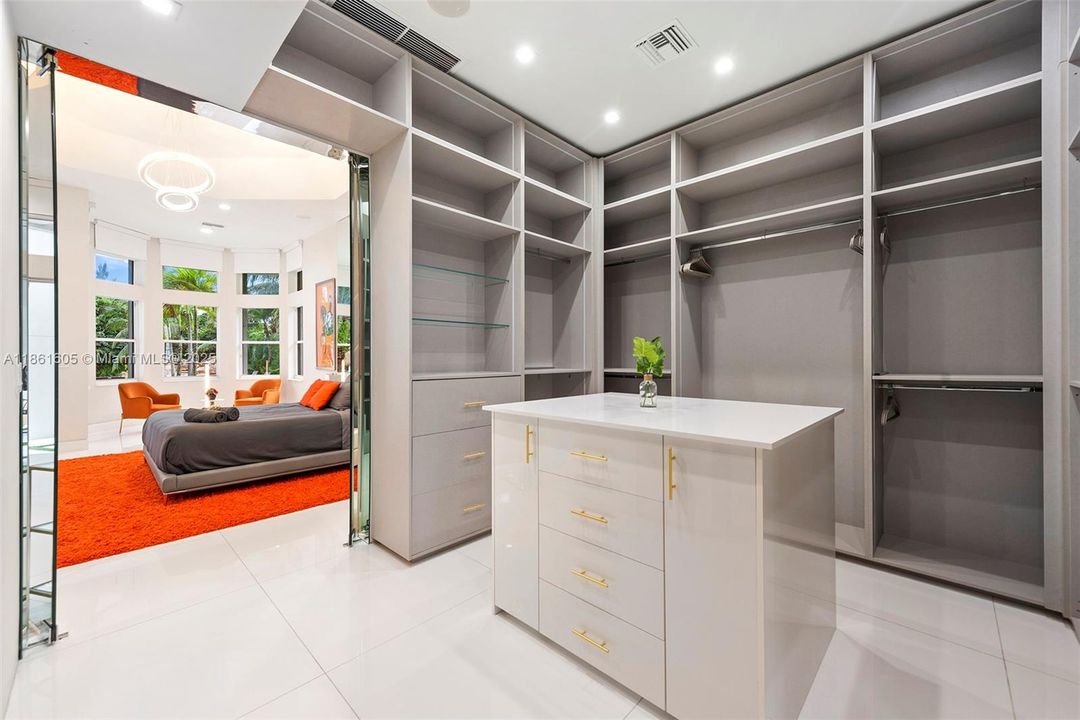 Recently Rented: $28,500 (7 beds, 3 baths, 6081 Square Feet)