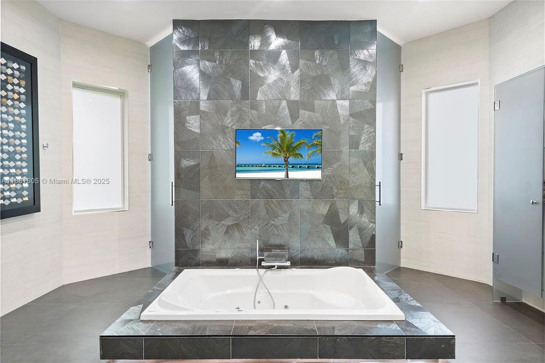 Recently Rented: $28,500 (7 beds, 3 baths, 6081 Square Feet)