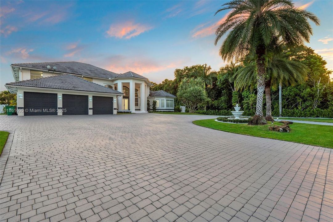 Recently Rented: $28,500 (7 beds, 3 baths, 6081 Square Feet)