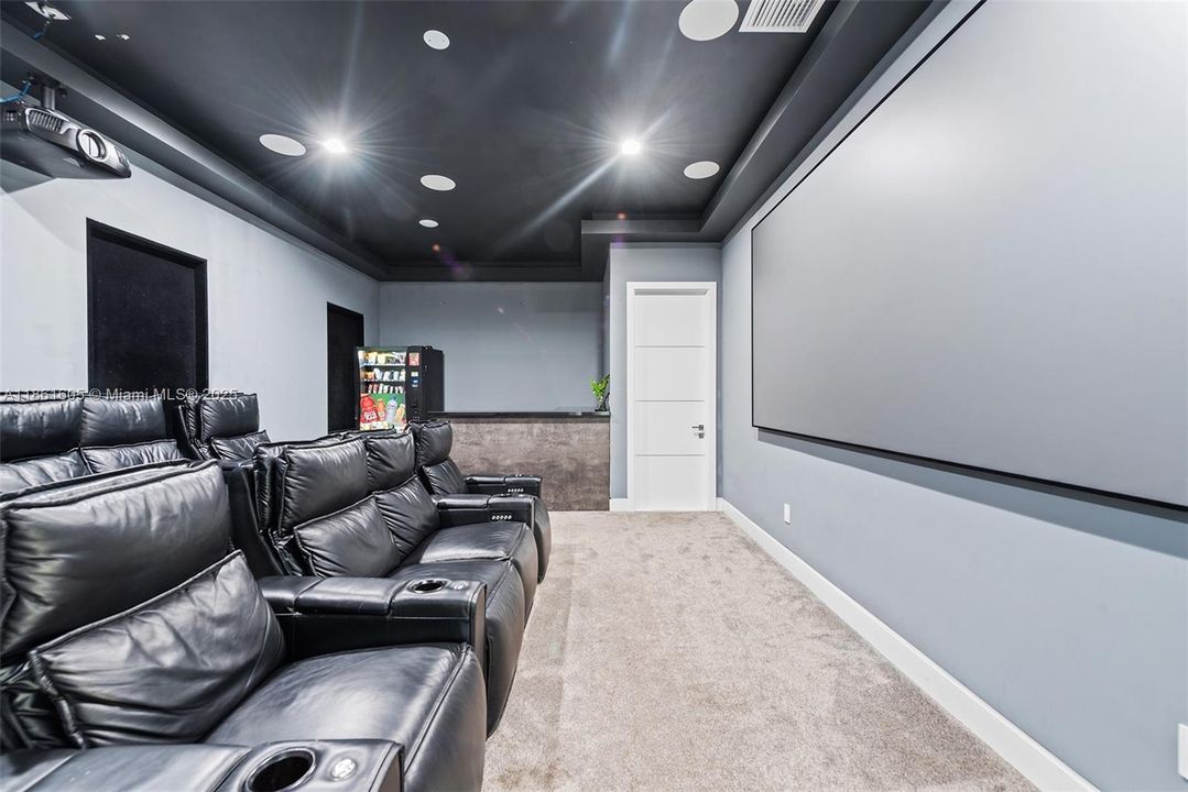 Recently Rented: $28,500 (7 beds, 3 baths, 6081 Square Feet)