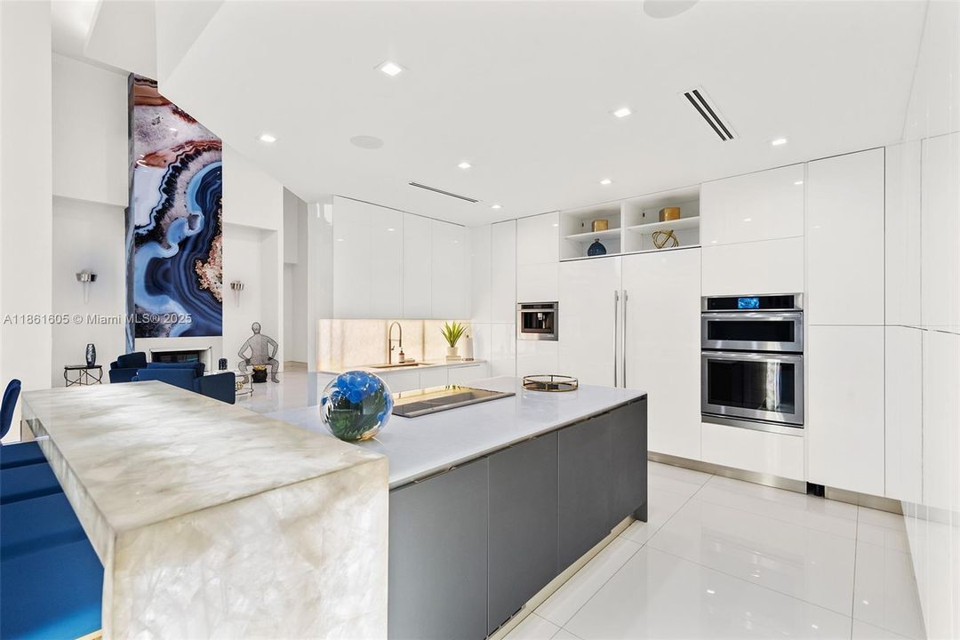 Recently Rented: $28,500 (7 beds, 3 baths, 6081 Square Feet)