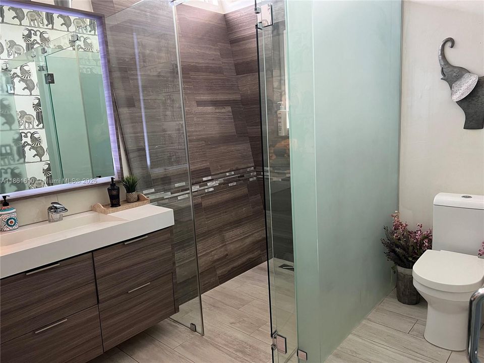 For Sale: $1,290,000 (2 beds, 2 baths, 1443 Square Feet)