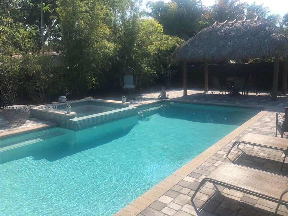 For Sale: $1,290,000 (2 beds, 2 baths, 1443 Square Feet)