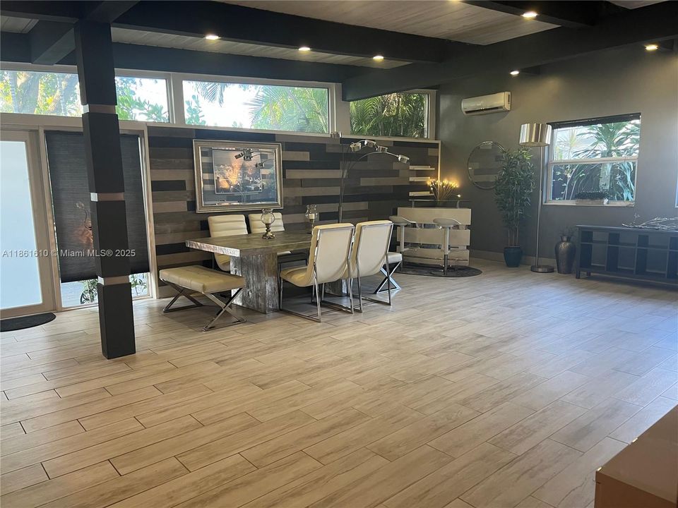 For Sale: $1,290,000 (2 beds, 2 baths, 1443 Square Feet)