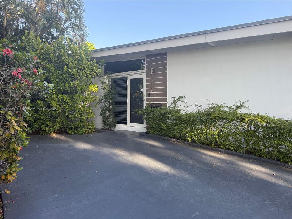 For Sale: $1,290,000 (2 beds, 2 baths, 1443 Square Feet)