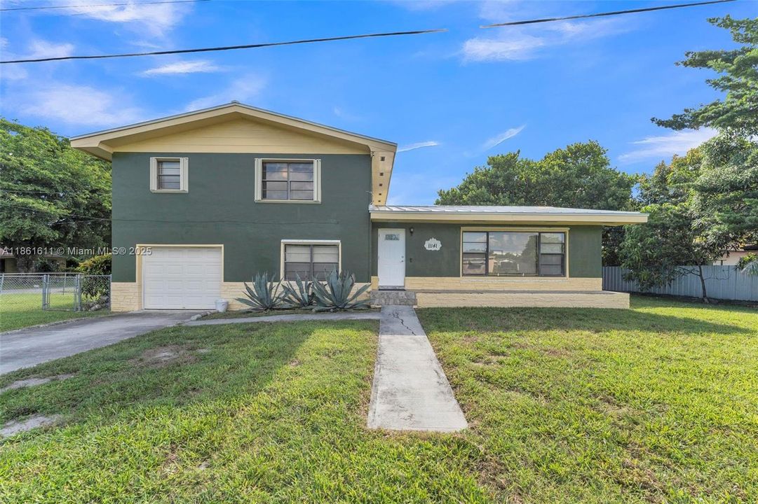 Active With Contract: $4,000 (4 beds, 3 baths, 1596 Square Feet)