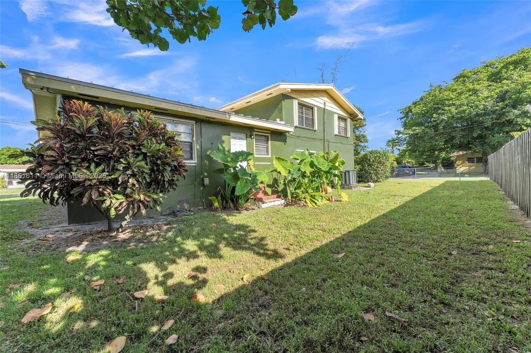 Active With Contract: $4,000 (4 beds, 3 baths, 1596 Square Feet)