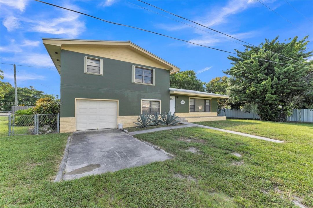 Active With Contract: $4,000 (4 beds, 3 baths, 1596 Square Feet)
