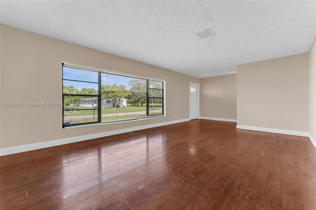 Active With Contract: $4,000 (4 beds, 3 baths, 1596 Square Feet)