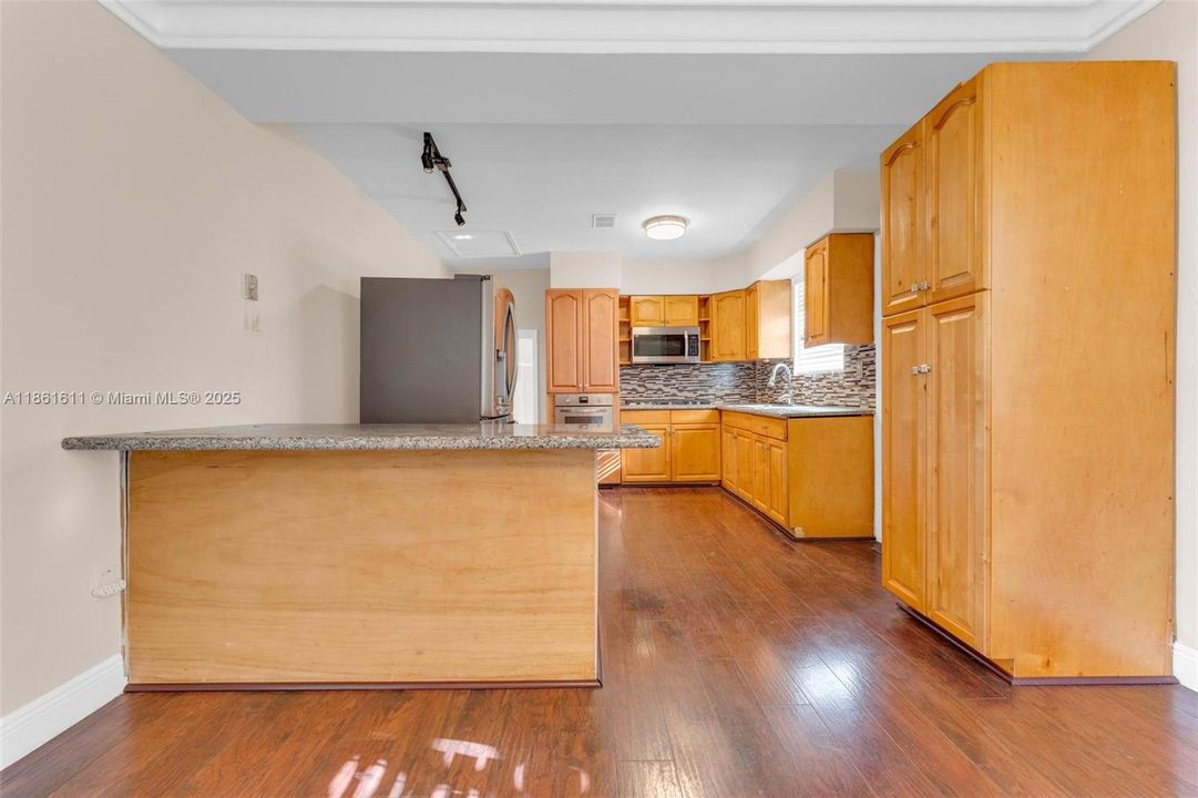 Active With Contract: $4,000 (4 beds, 3 baths, 1596 Square Feet)