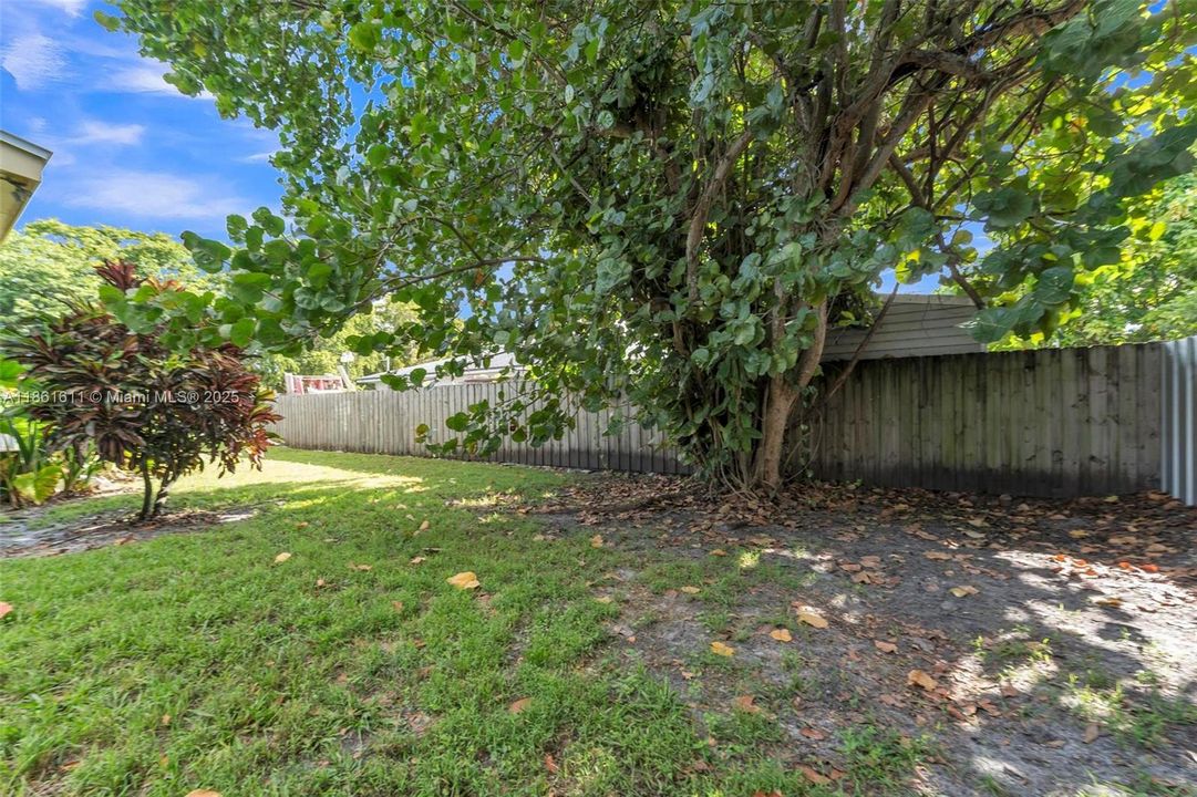 Active With Contract: $4,000 (4 beds, 3 baths, 1596 Square Feet)