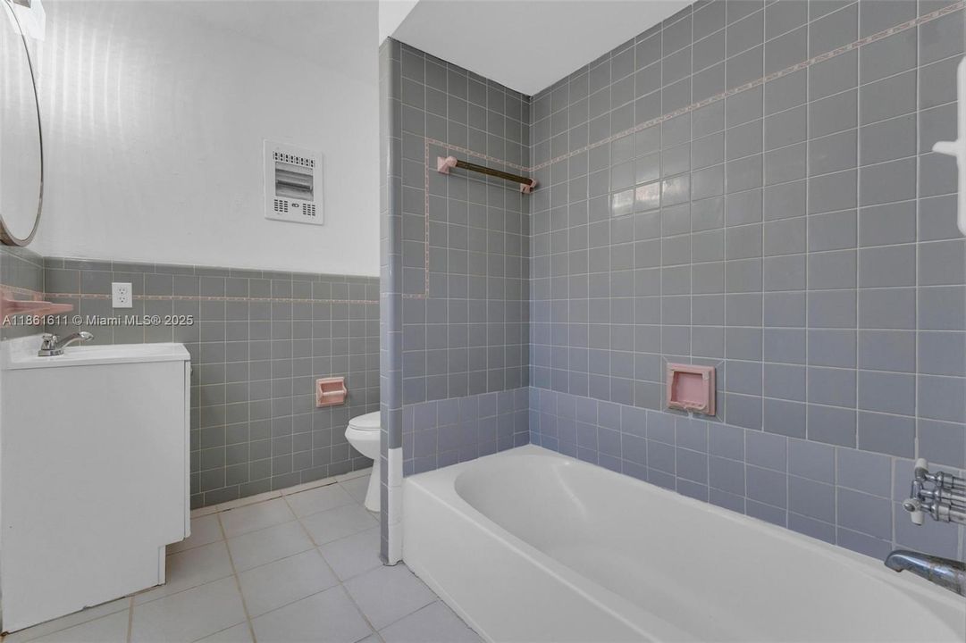 Active With Contract: $4,000 (4 beds, 3 baths, 1596 Square Feet)