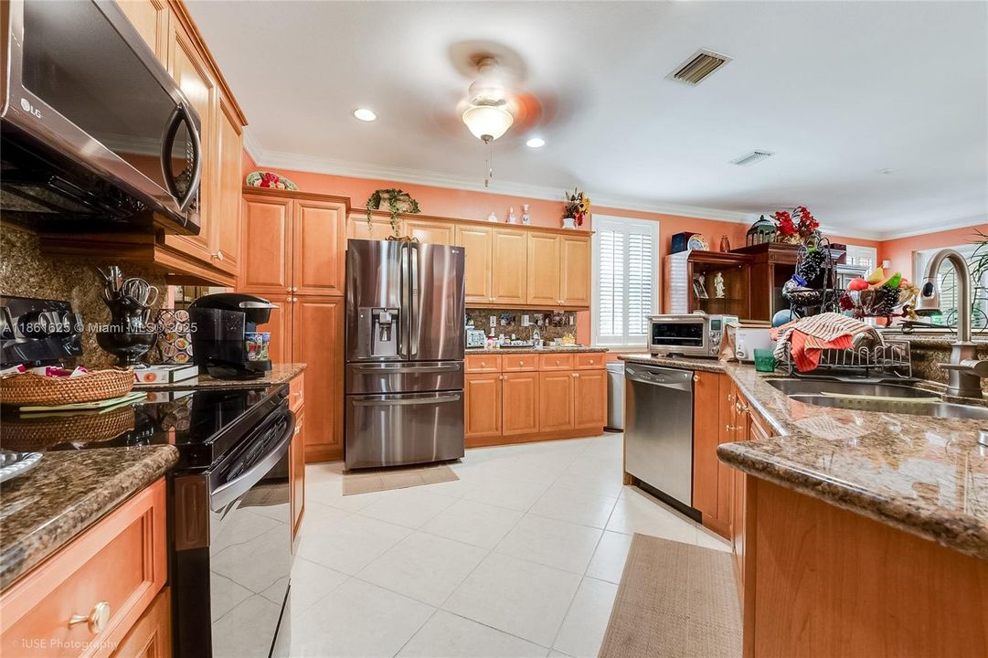 For Sale: $1,050,000 (4 beds, 3 baths, 3531 Square Feet)