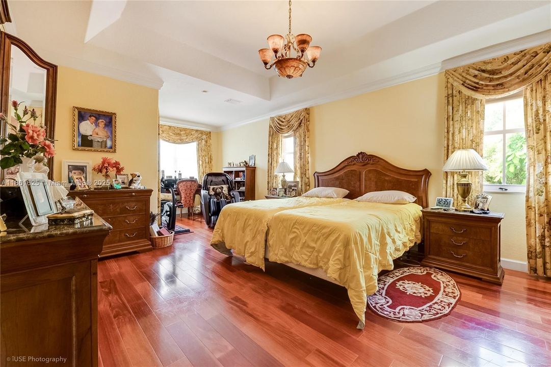 For Sale: $1,050,000 (4 beds, 3 baths, 3531 Square Feet)