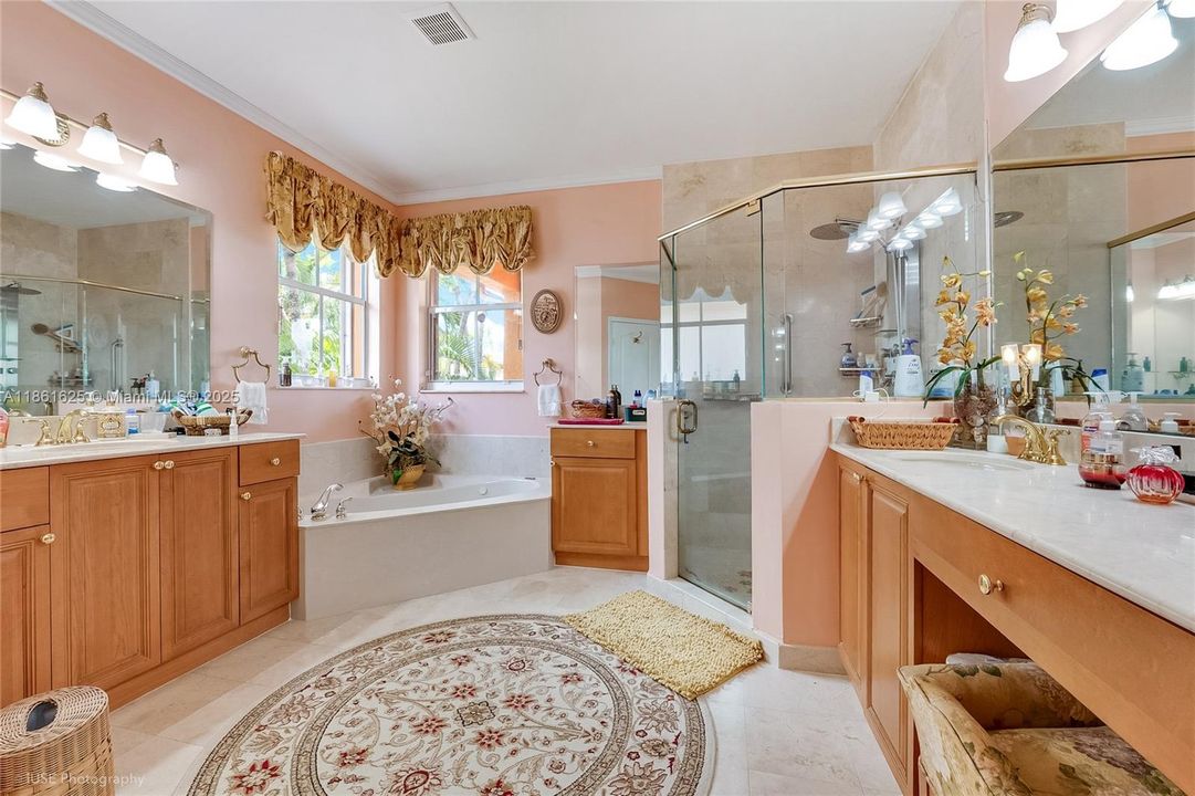 For Sale: $1,050,000 (4 beds, 3 baths, 3531 Square Feet)