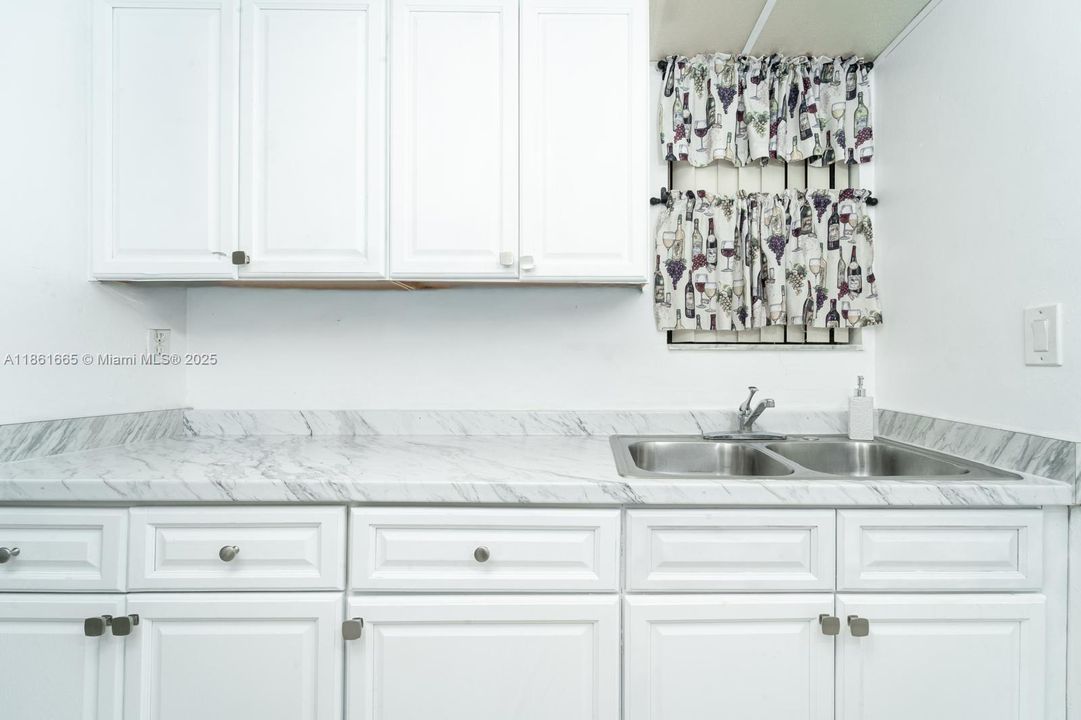 For Sale: $204,990 (1 beds, 1 baths, 600 Square Feet)