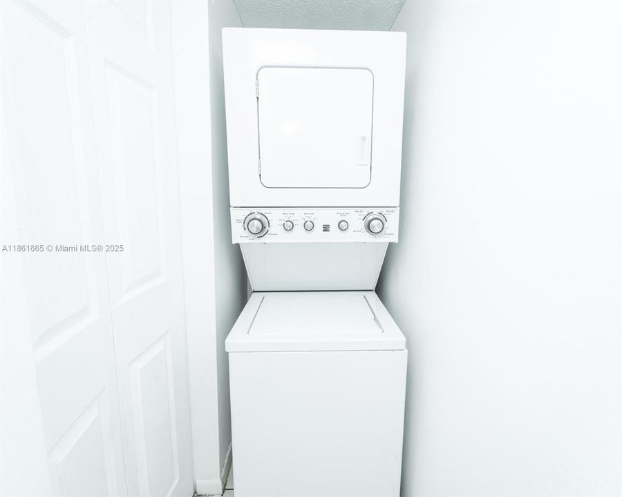 For Sale: $204,990 (1 beds, 1 baths, 600 Square Feet)