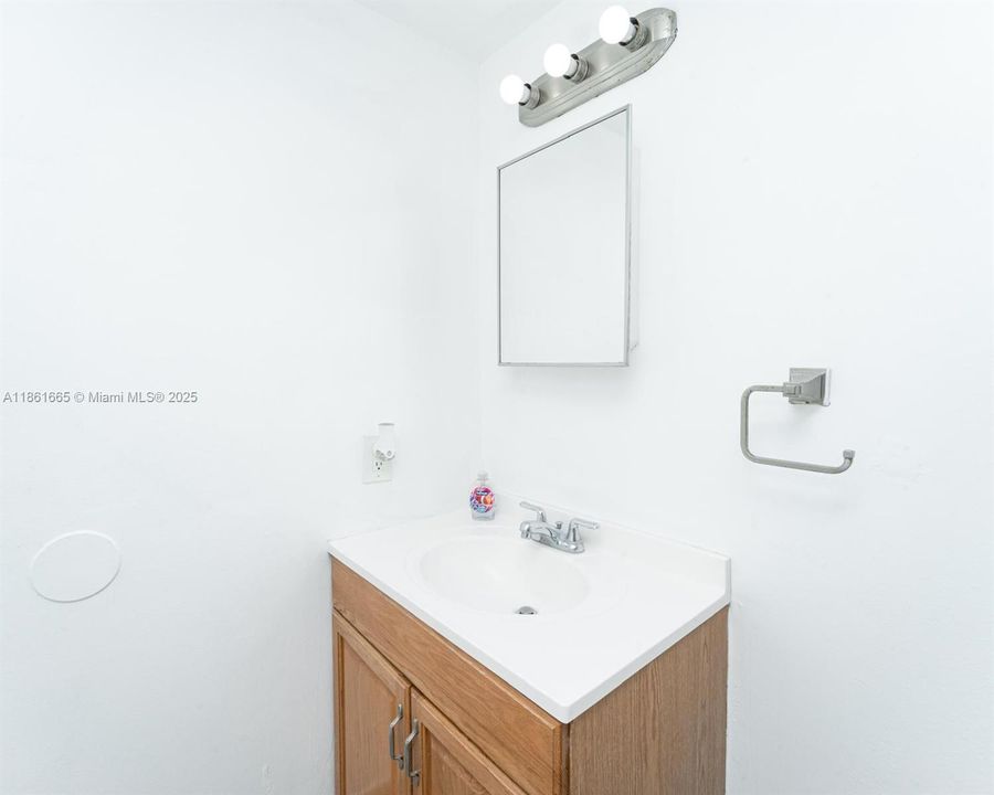 For Sale: $204,990 (1 beds, 1 baths, 600 Square Feet)